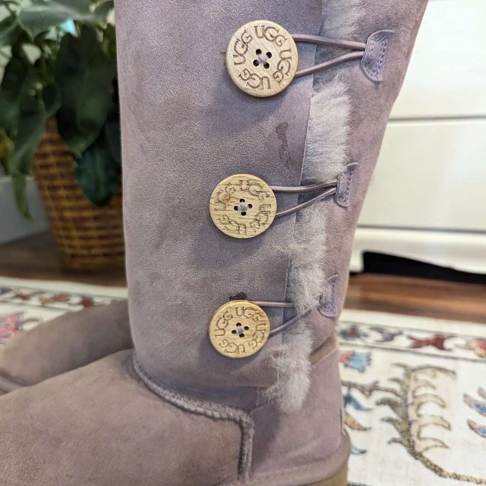 UGG Baily Button Triplet Boots Genuine Leather and Sheepskin Mauve Purple - Picture 15 of 15